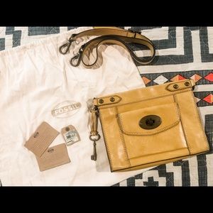 ⭐️SOLD⭐️Fossil Leather Crossbody/Clutch